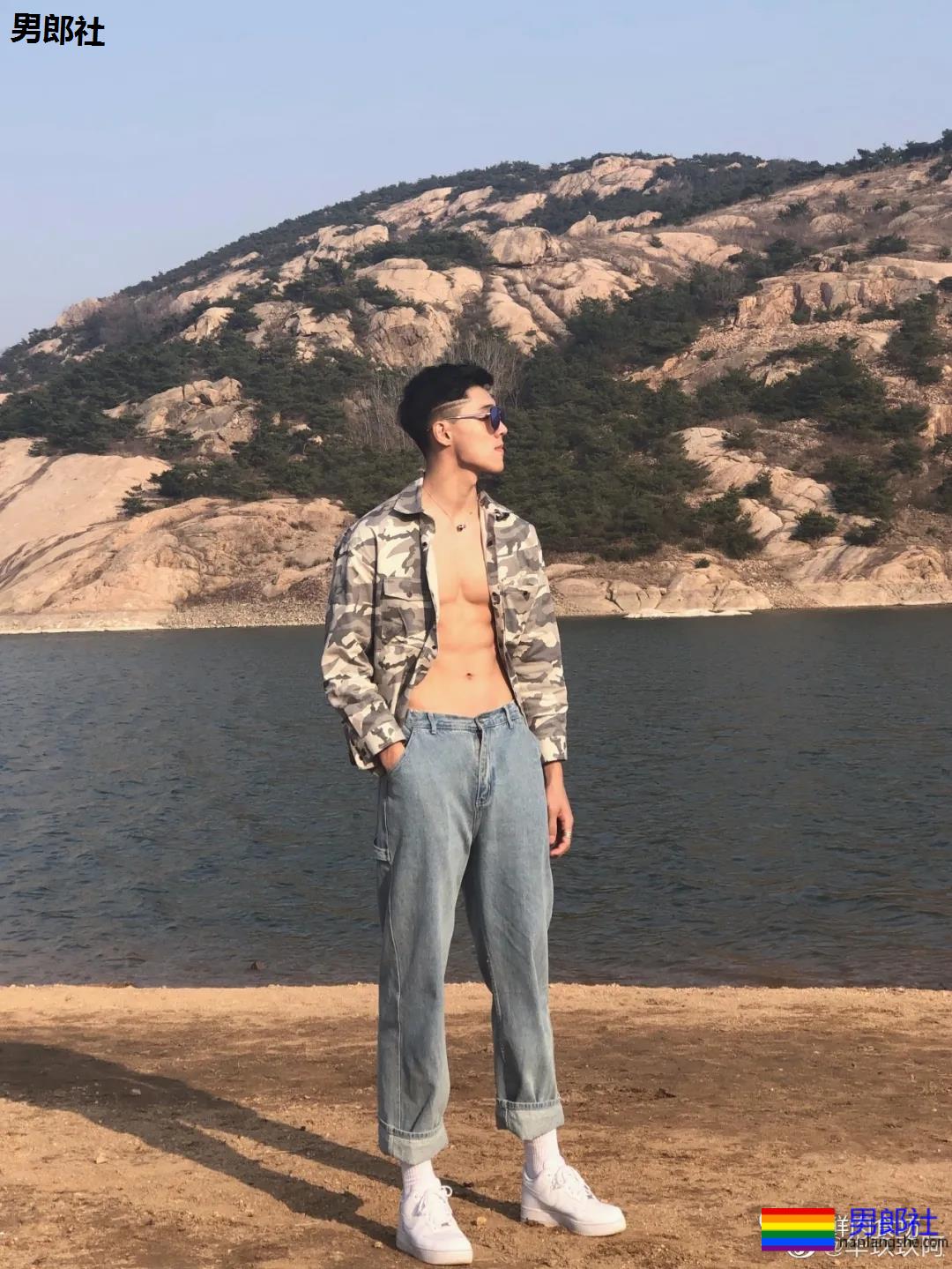 190cm的山东篮球大男孩，腹肌太帅惹人发大水！ - 51虹马