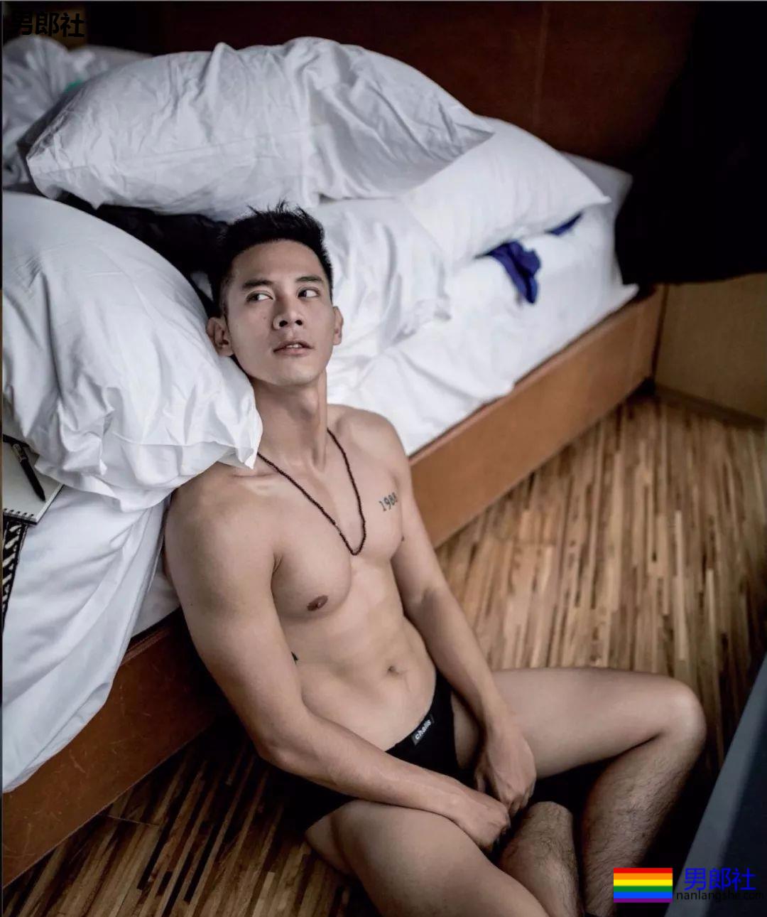 小狼狗你这眼神吸引到我了 - 51虹马