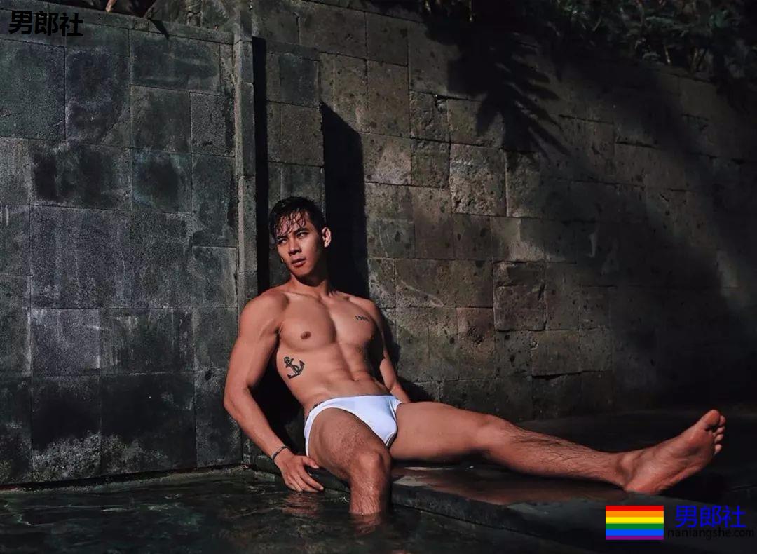 小狼狗你这眼神吸引到我了 - 51虹马