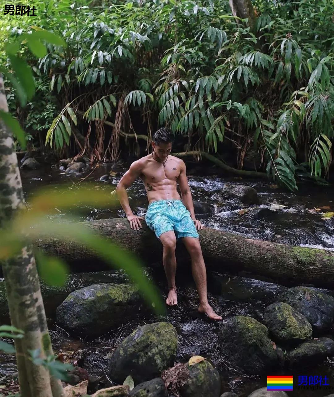 小狼狗你这眼神吸引到我了 - 51虹马