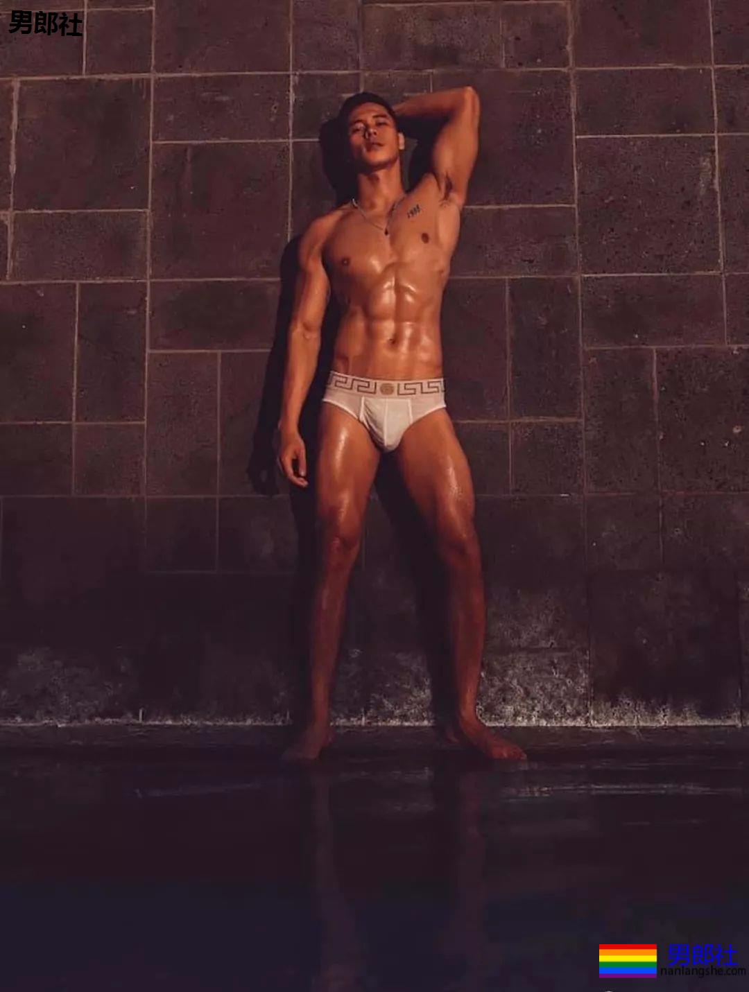 小狼狗你这眼神吸引到我了 - 51虹马