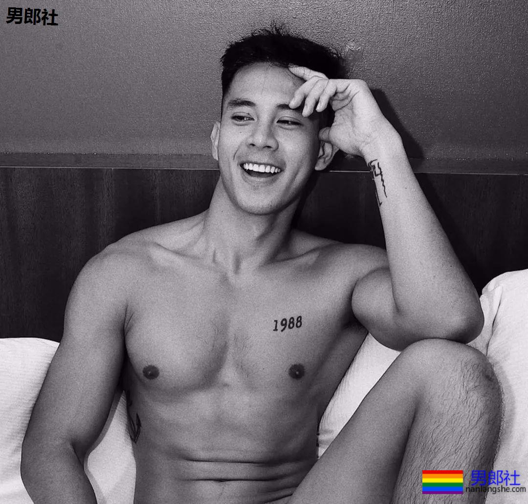 小狼狗你这眼神吸引到我了 - 51虹马