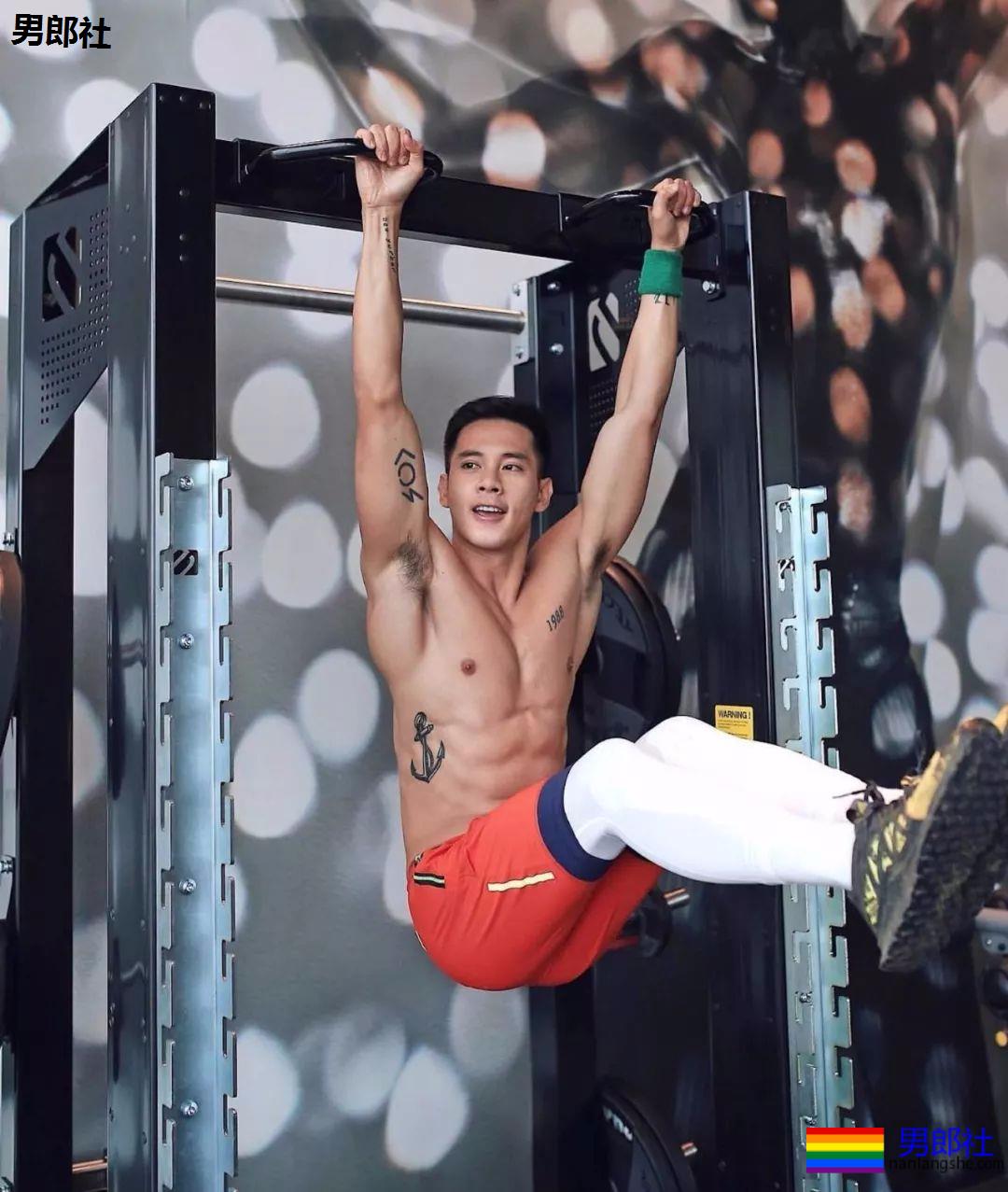 小狼狗你这眼神吸引到我了 - 51虹马