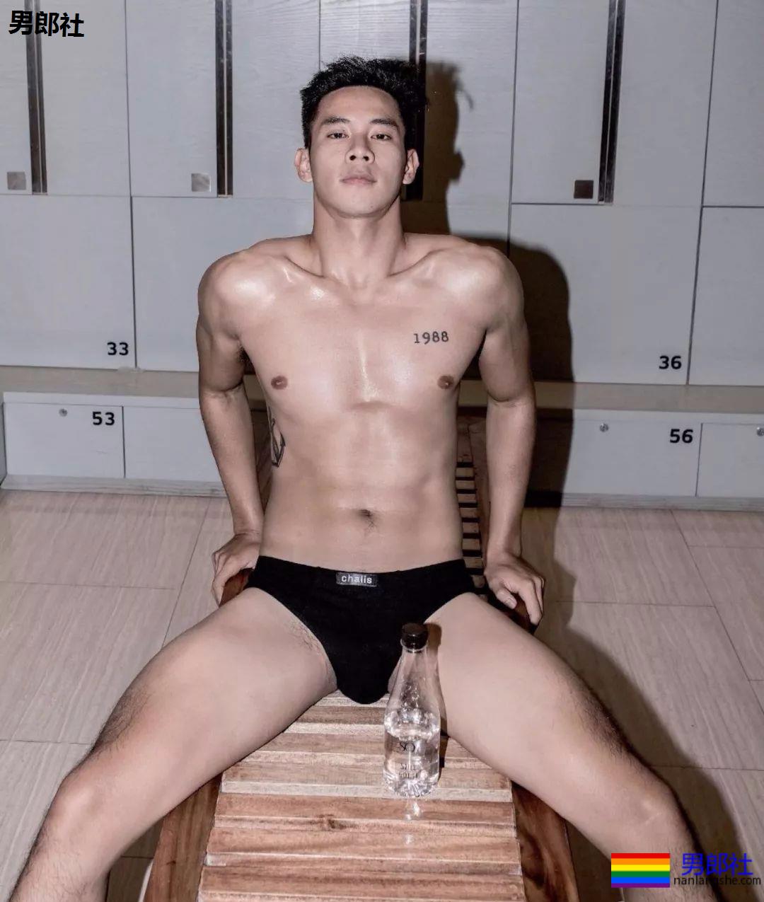 小狼狗你这眼神吸引到我了 - 51虹马