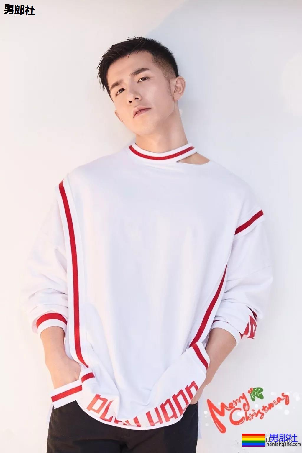 龚子棋李向哲在家脱衣这么玩！两身腱子肉惹网友尖叫！ - 51虹马