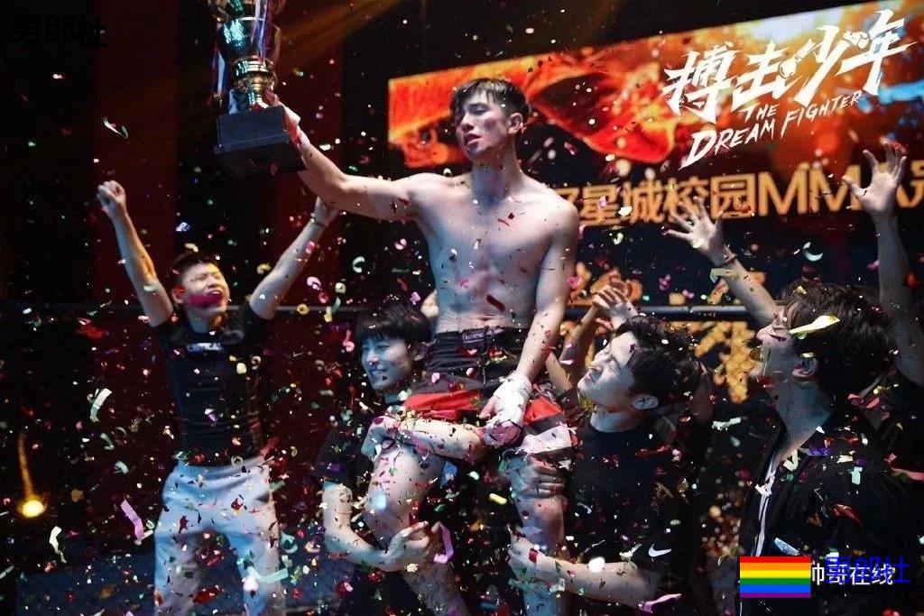 龚子棋李向哲在家脱衣这么玩！两身腱子肉惹网友尖叫！ - 51虹马