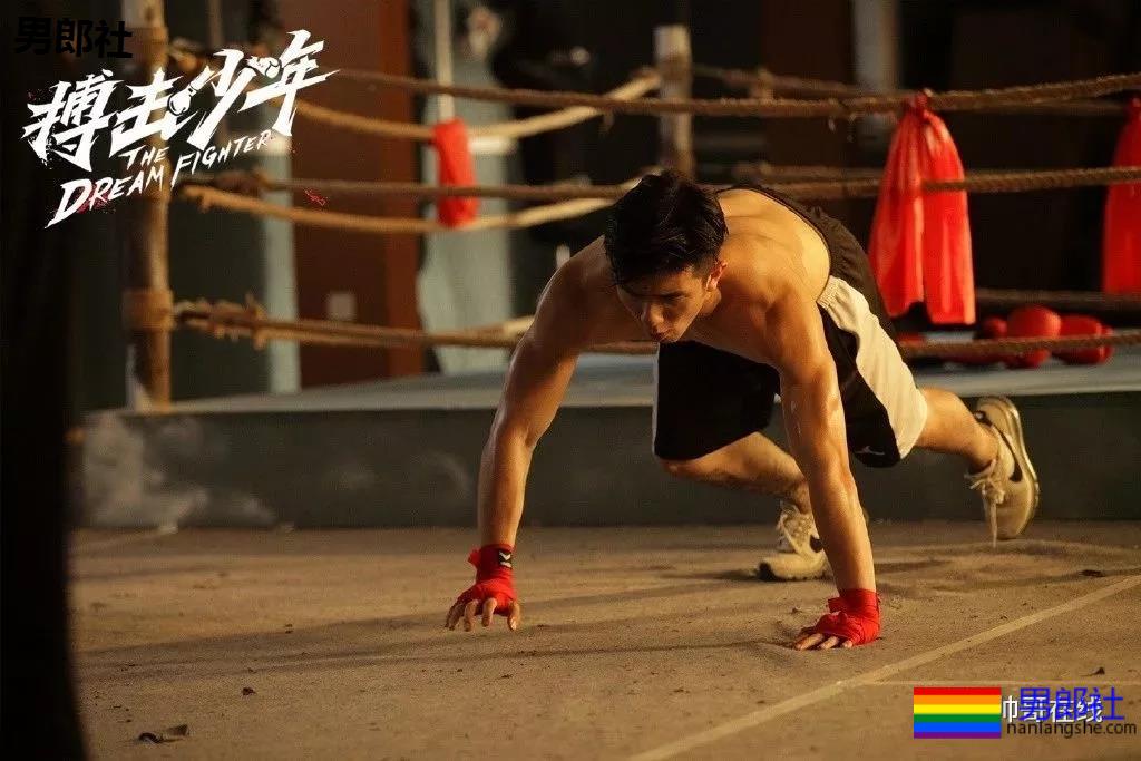 龚子棋李向哲在家脱衣这么玩！两身腱子肉惹网友尖叫！ - 51虹马