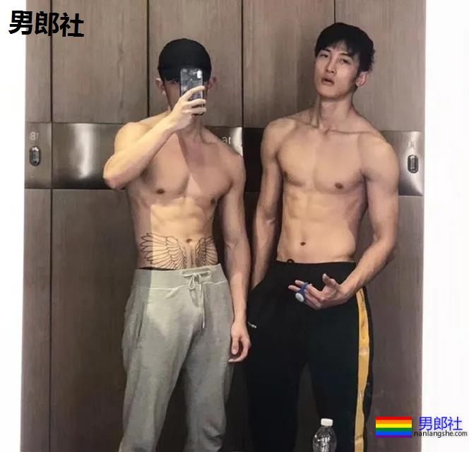 龚子棋李向哲在家脱衣这么玩！两身腱子肉惹网友尖叫！ - 51虹马