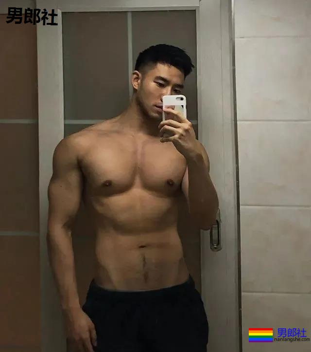 寸头大鼻子网红硬照一览，这胸肌未免太犯规了！-51虹马