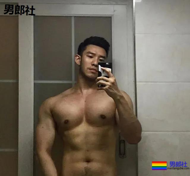 寸头大鼻子网红硬照一览，这胸肌未免太犯规了！ - 51虹马