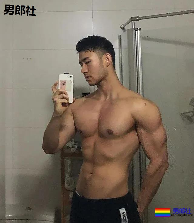 寸头大鼻子网红硬照一览，这胸肌未免太犯规了！ - 51虹马