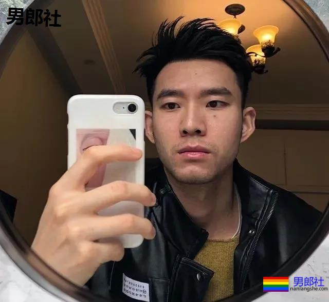 寸头大鼻子网红硬照一览，这胸肌未免太犯规了！ - 51虹马