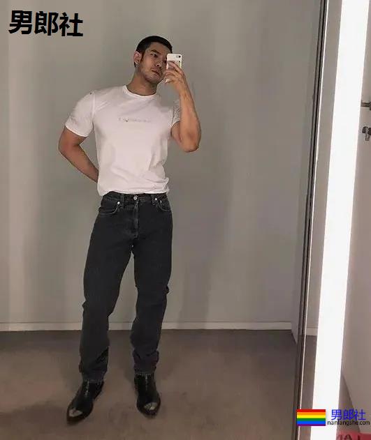 寸头大鼻子网红硬照一览，这胸肌未免太犯规了！ - 51虹马