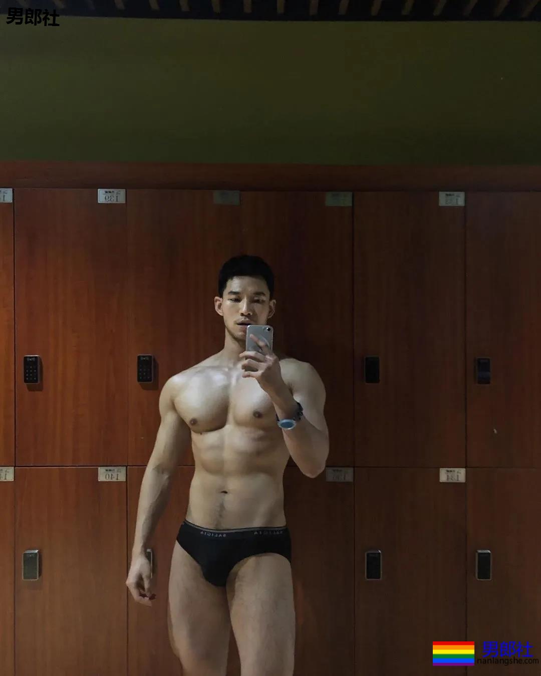 寸头大鼻子网红硬照一览，这胸肌未免太犯规了！ - 51虹马