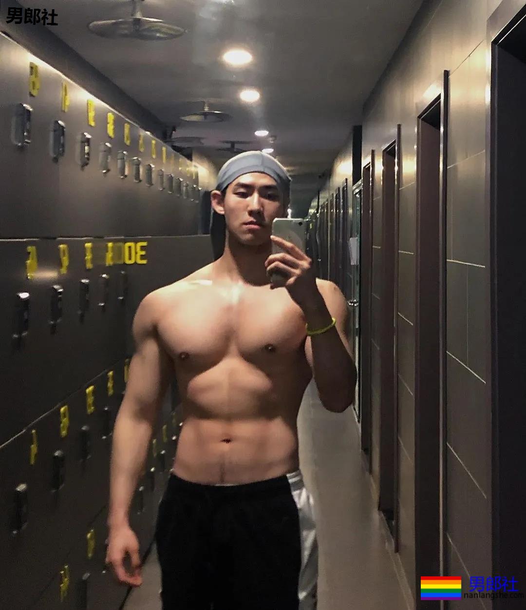 寸头大鼻子网红硬照一览，这胸肌未免太犯规了！ - 51虹马