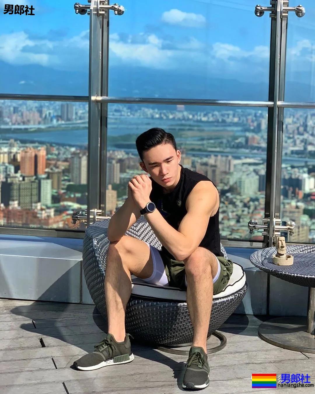 退役灭火员去做了医生,大胸粗臂不知道会不会打针 - 51虹马 退役灭火员去做了医生,大胸粗臂不知道会不会打针 - 51虹马