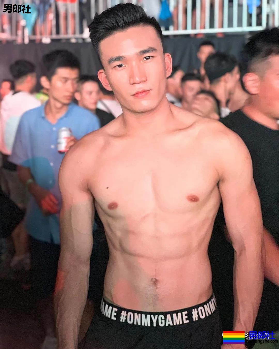 退役灭火员去做了医生,大胸粗臂不知道会不会打针 - 51虹马 退役灭火员去做了医生,大胸粗臂不知道会不会打针 - 51虹马