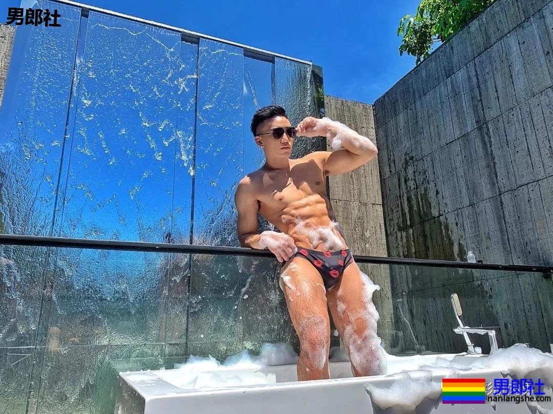 退役灭火员去做了医生,大胸粗臂不知道会不会打针 - 51虹马 退役灭火员去做了医生,大胸粗臂不知道会不会打针 - 51虹马