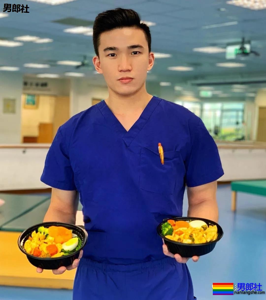 退役灭火员去做了医生,大胸粗臂不知道会不会打针 - 51虹马 退役灭火员去做了医生,大胸粗臂不知道会不会打针 - 51虹马