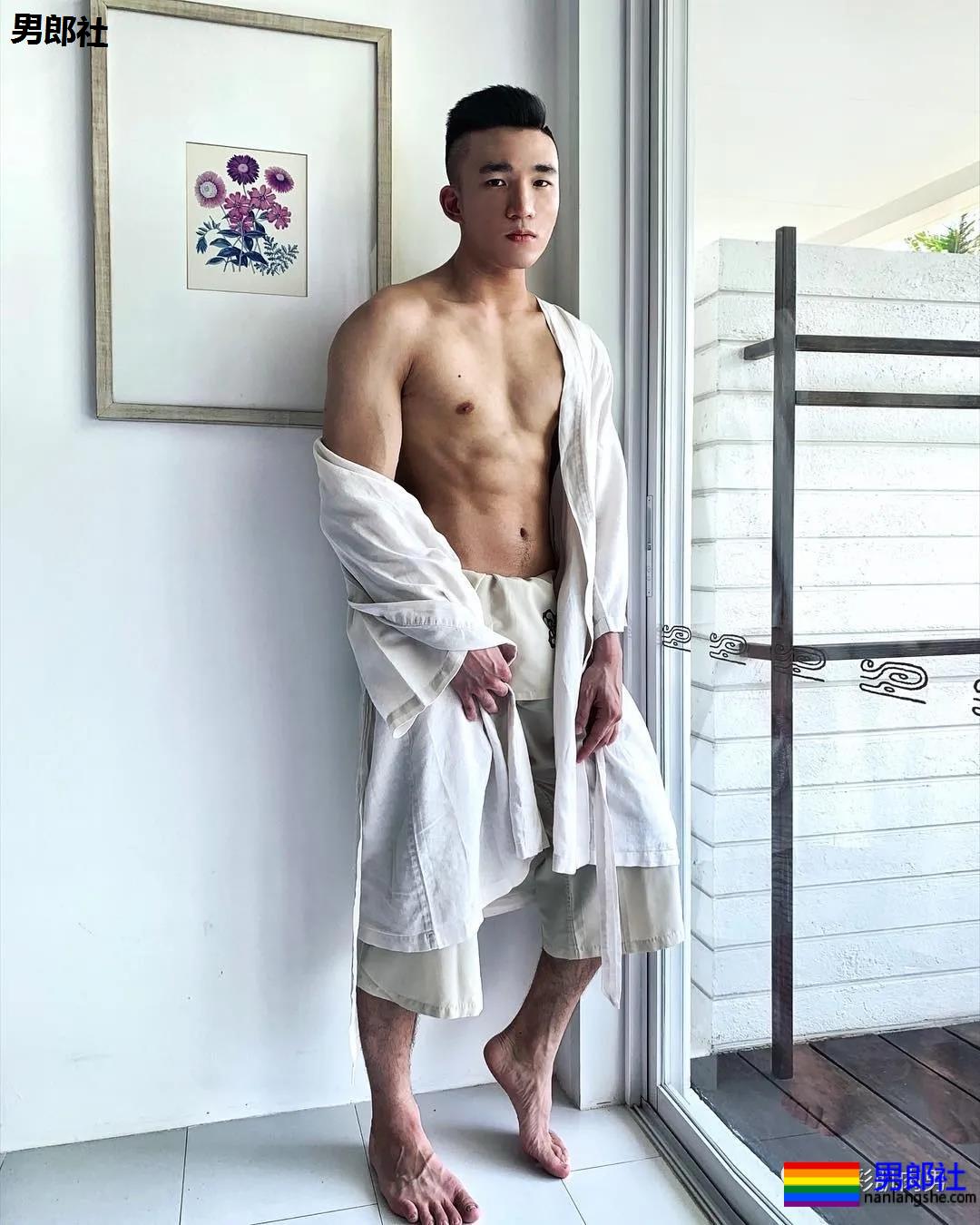 退役灭火员去做了医生,大胸粗臂不知道会不会打针 - 51虹马 退役灭火员去做了医生,大胸粗臂不知道会不会打针 - 51虹马