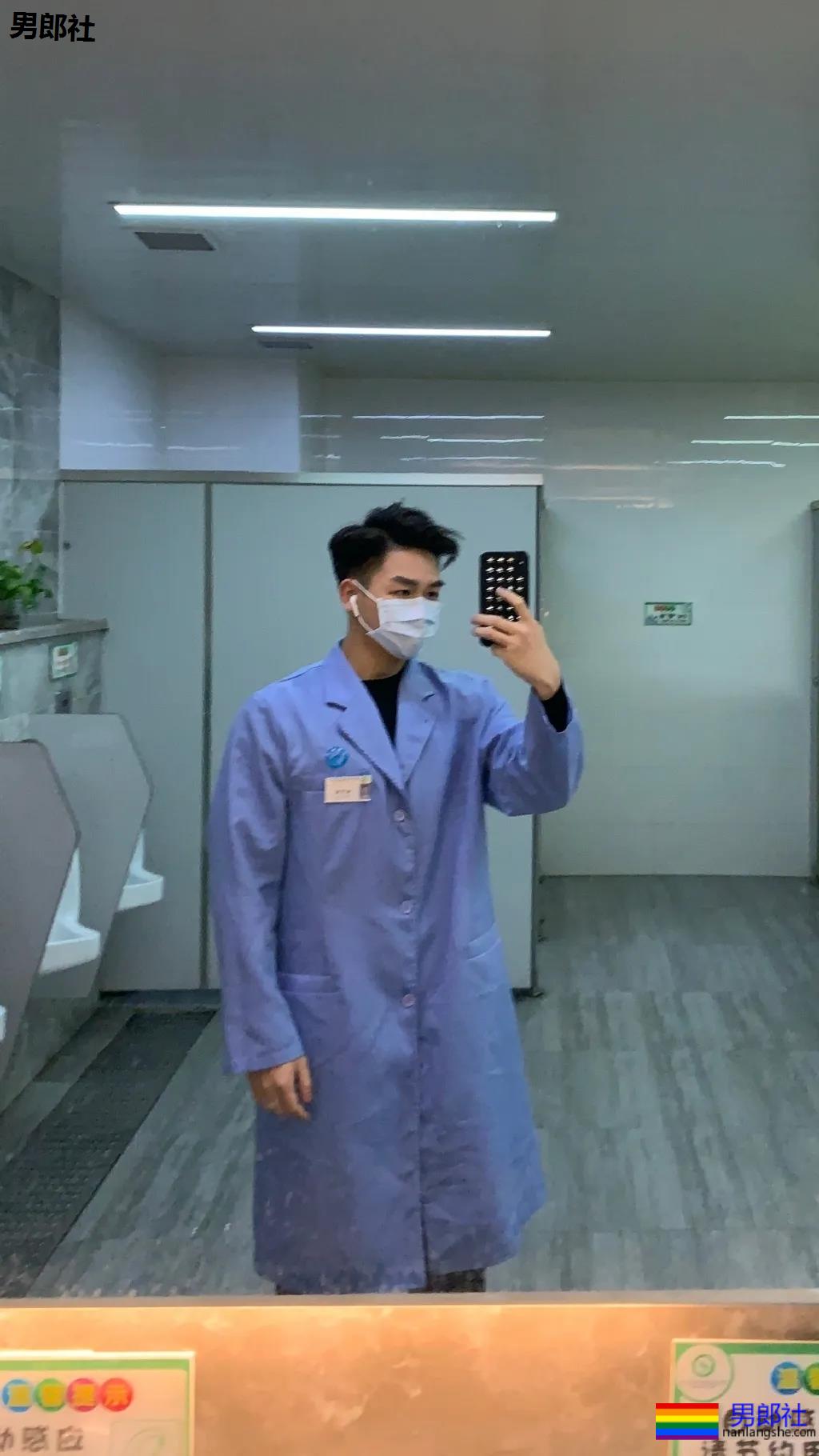 肌肉医生试衣间里玩自拍,长腿翘臀牛奶肌,撑爆衫胸肌大到犯规!-51虹马