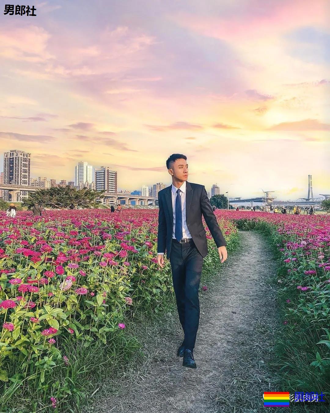 办公室大鼻子正装帅同事,西裤穿的太紧身让人受不了 - 51虹马 办公室大鼻子正装帅同事,西裤穿的太紧身让人受不了 - 51虹马