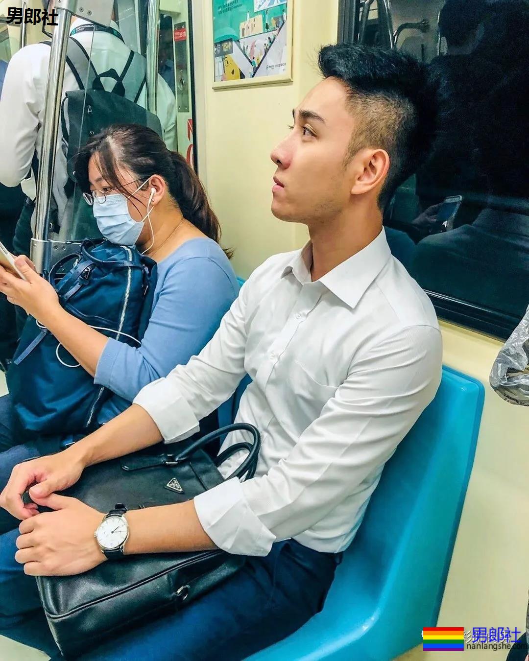 办公室大鼻子正装帅同事,西裤穿的太紧身让人受不了 - 51虹马 办公室大鼻子正装帅同事,西裤穿的太紧身让人受不了 - 51虹马