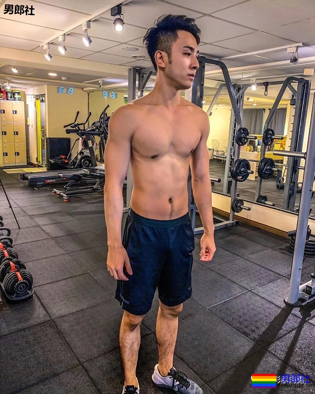 办公室大鼻子正装帅同事,西裤穿的太紧身让人受不了 - 51虹马 办公室大鼻子正装帅同事,西裤穿的太紧身让人受不了 - 51虹马