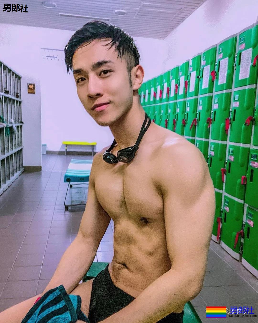 办公室大鼻子正装帅同事,西裤穿的太紧身让人受不了 - 51虹马 办公室大鼻子正装帅同事,西裤穿的太紧身让人受不了 - 51虹马