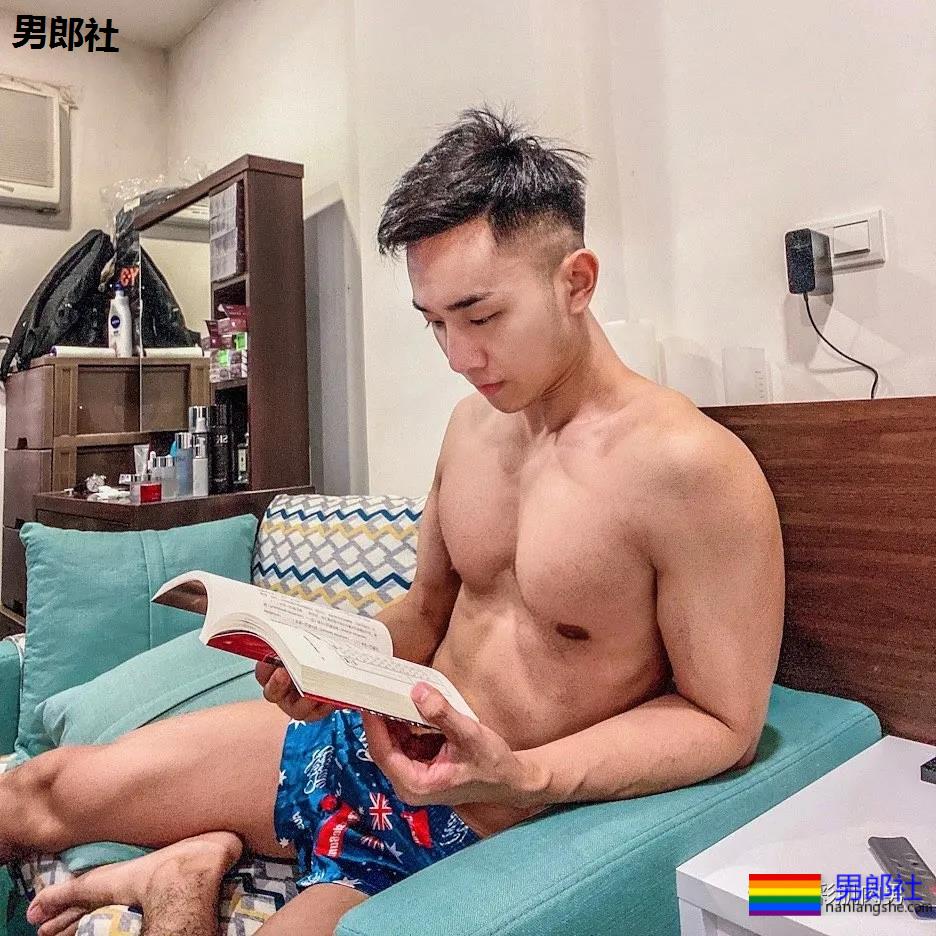 办公室大鼻子正装帅同事,西裤穿的太紧身让人受不了 - 51虹马 办公室大鼻子正装帅同事,西裤穿的太紧身让人受不了 - 51虹马