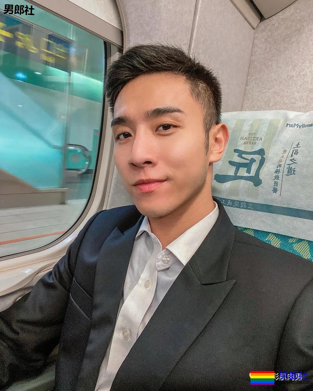 办公室大鼻子正装帅同事,西裤穿的太紧身让人受不了 - 51虹马 办公室大鼻子正装帅同事,西裤穿的太紧身让人受不了 - 51虹马