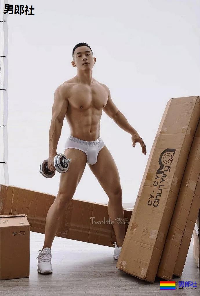 充满魅力的型男肌肉秀-TwoLife视觉 - 51虹马