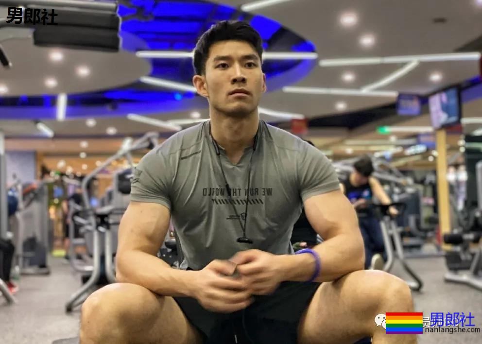 当185CM大鼻子重庆崽儿练出大胸肌之后 - 51虹马 当185CM大鼻子重庆崽儿练出大胸肌之后 - 51虹马