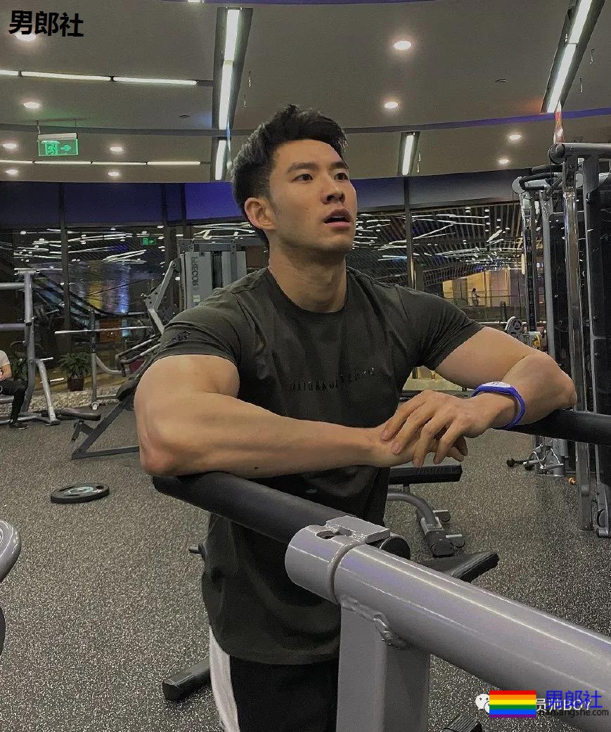 当185CM大鼻子重庆崽儿练出大胸肌之后 - 51虹马 当185CM大鼻子重庆崽儿练出大胸肌之后 - 51虹马