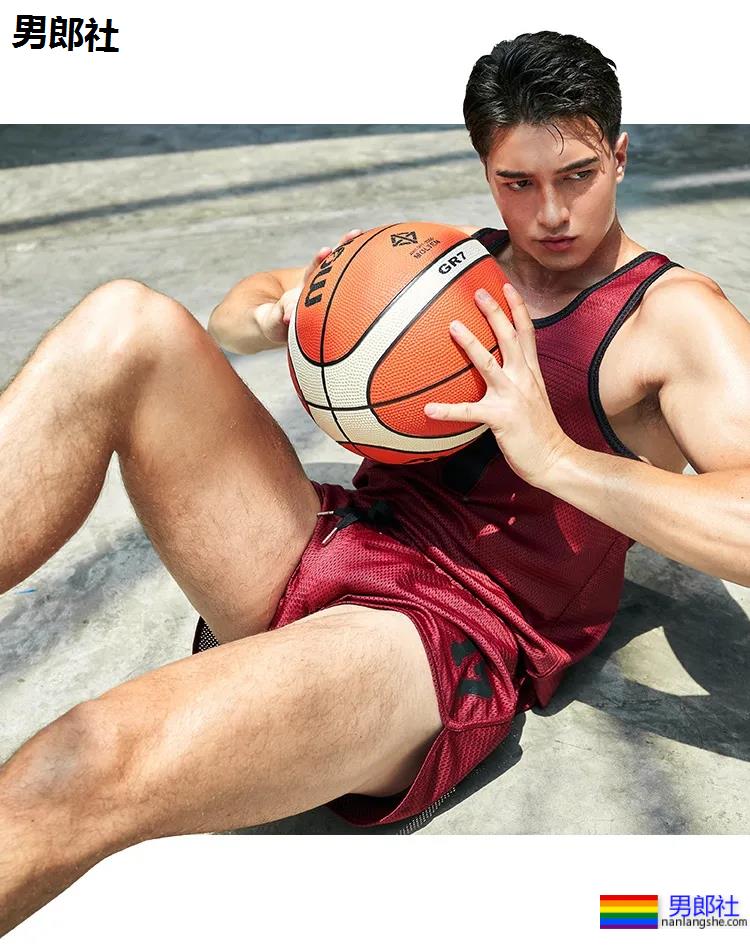 樊野家肌肉男模短裤坐姿照被疯传,长腿腹肌腱子肉被盯上! - 51虹马 樊野家肌肉男模短裤坐姿照被疯传,长腿腹肌腱子肉被盯上! - 51虹马