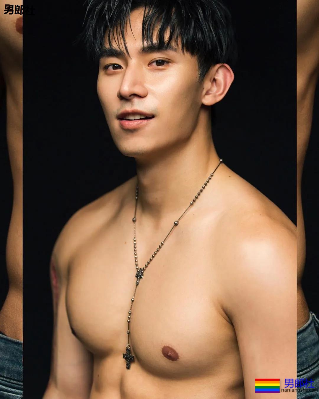 大鼻子肌肉小狼狗被摄影师带回家，超凶腹肌公狗腰A爆了！ - 51虹马