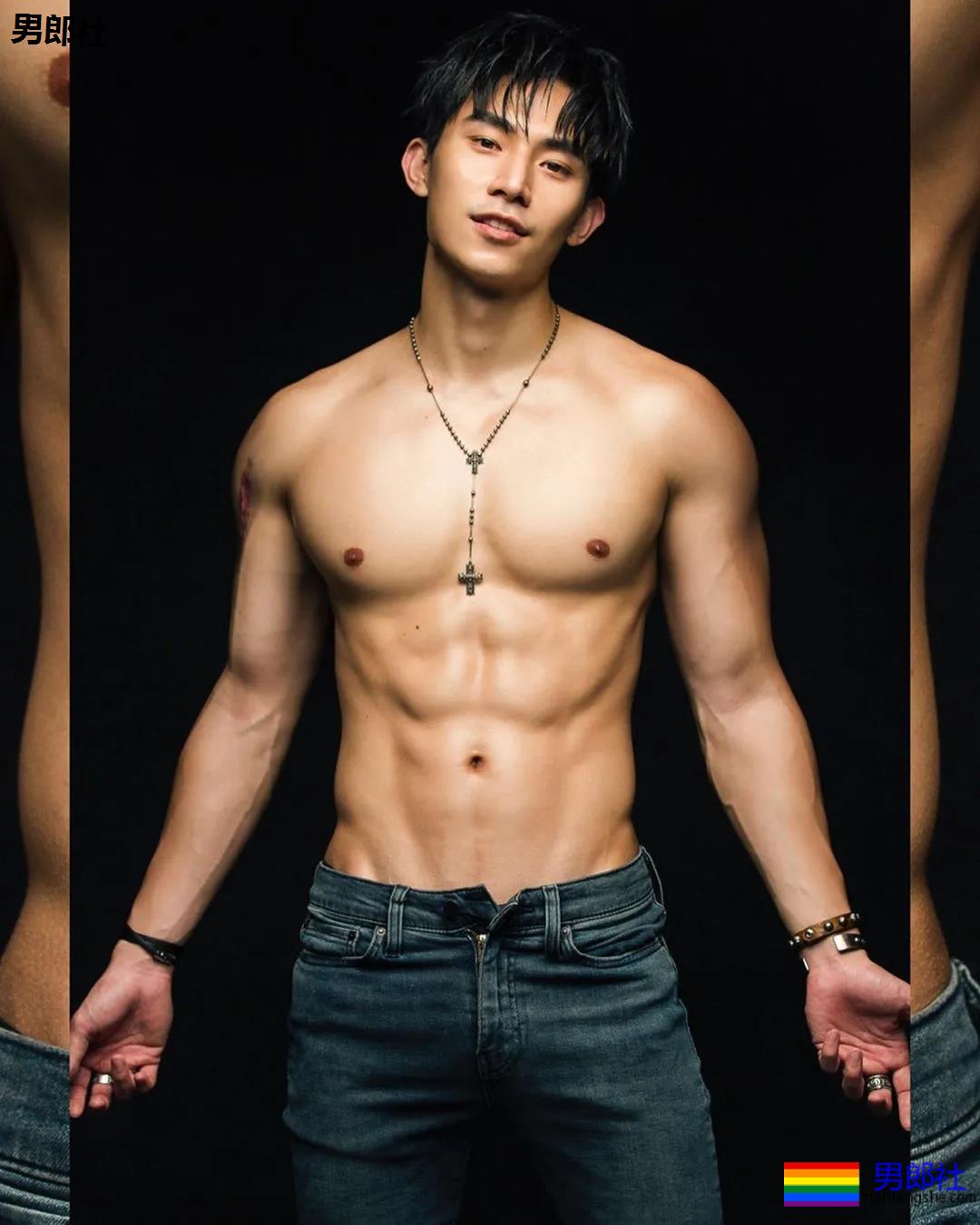 大鼻子肌肉小狼狗被摄影师带回家，超凶腹肌公狗腰A爆了！ - 51虹马