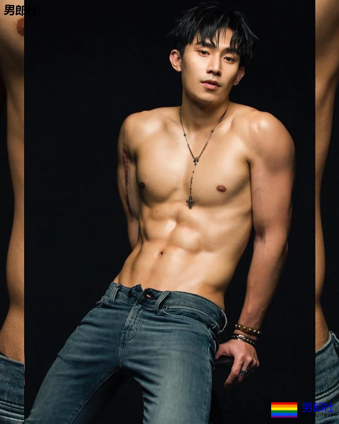 大鼻子肌肉小狼狗被摄影师带回家，超凶腹肌公狗腰A爆了！ - 51虹马