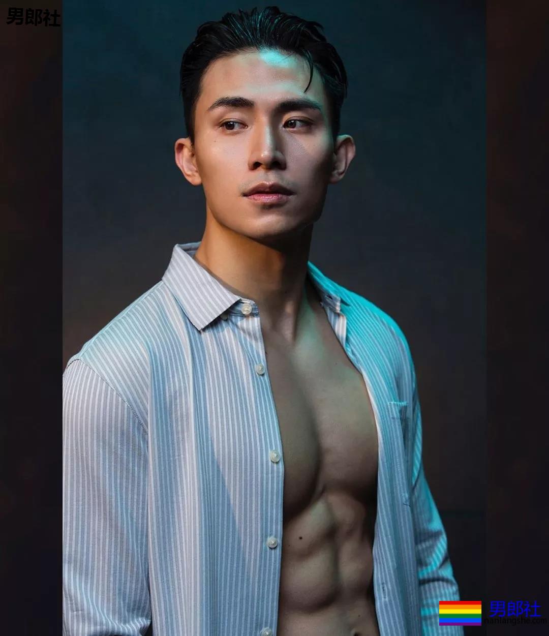 大鼻子肌肉小狼狗被摄影师带回家，超凶腹肌公狗腰A爆了！ - 51虹马