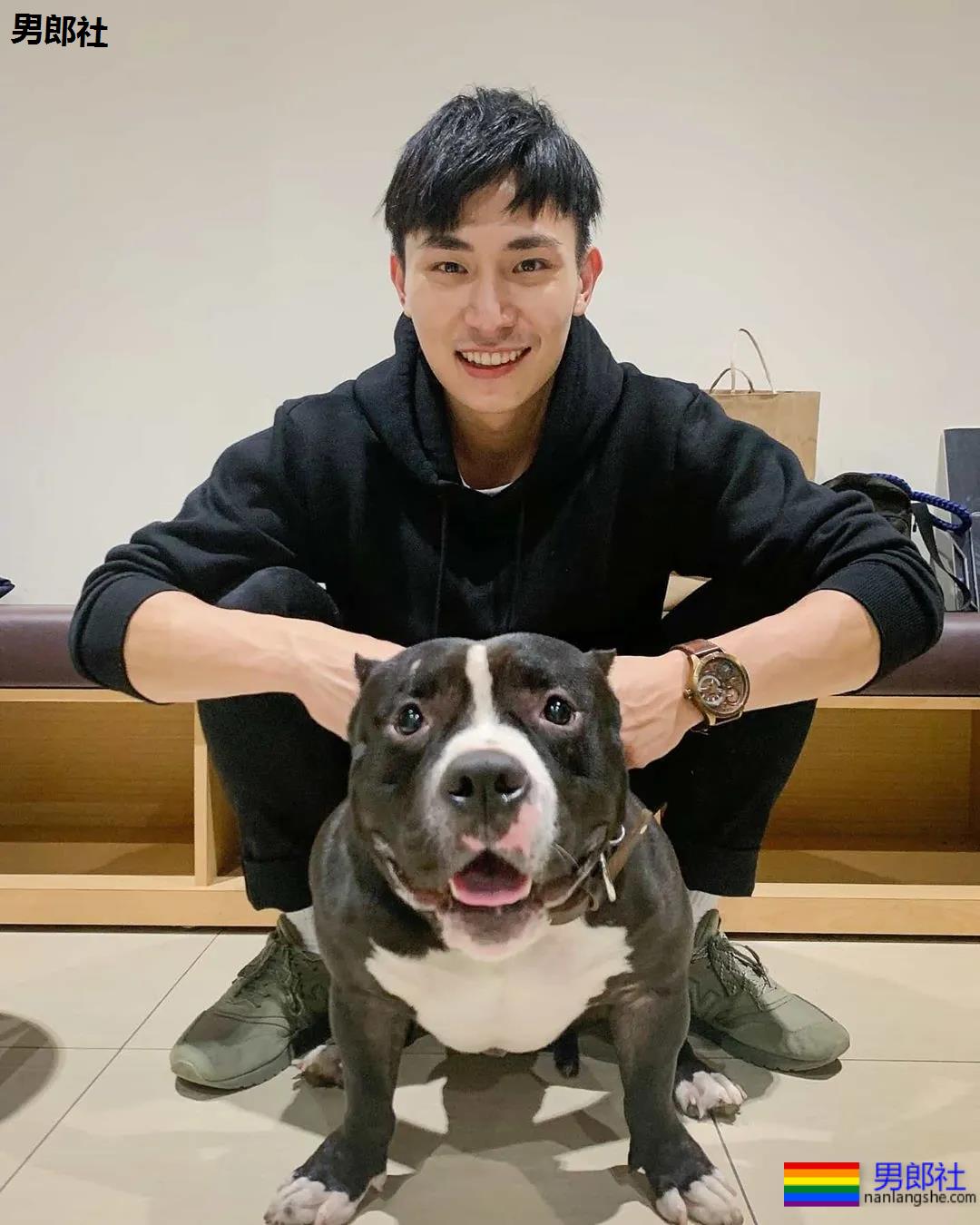 大鼻子肌肉小狼狗被摄影师带回家，超凶腹肌公狗腰A爆了！ - 51虹马