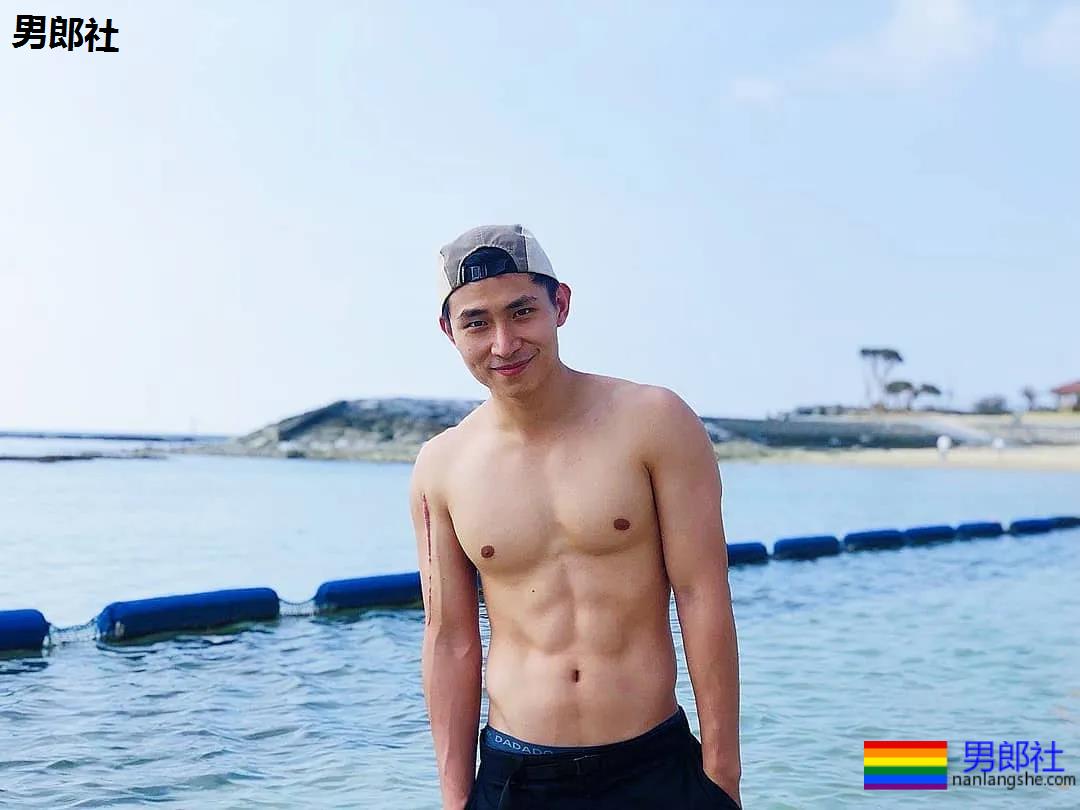 大鼻子肌肉小狼狗被摄影师带回家，超凶腹肌公狗腰A爆了！ - 51虹马