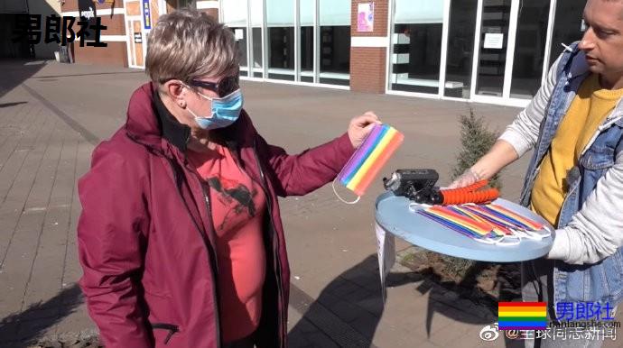 波兰：同性伴侣街头免费送彩虹口罩 - 51虹马