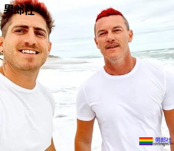 国民老公卢克·伊万斯与男友放闪 拍下居家影片的摄影师就是男友！ - 51虹马