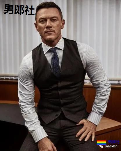 国民老公卢克·伊万斯与男友放闪 拍下居家影片的摄影师就是男友！ - 51虹马