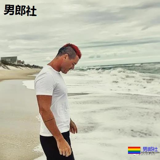 国民老公卢克·伊万斯与男友放闪 拍下居家影片的摄影师就是男友！ - 51虹马