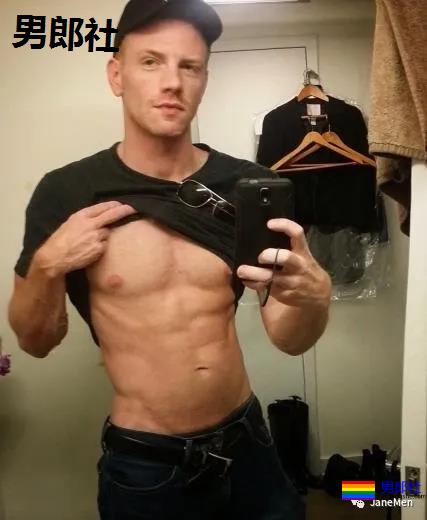 《行尸走肉》男星凌晨严正声明：“我是1号！我很懒，没办法当0号” - 51虹马