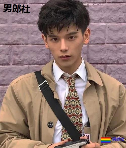 姚弛自曝幼年遭猥亵经历,被叔叔骑脖子上 - 51虹马 姚弛自曝幼年遭猥亵经历,被叔叔骑脖子上 - 51虹马