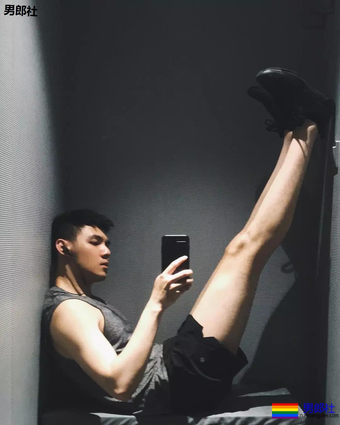 “特长”短裤寸头小奶狗，99%的人都爱他的白袜翘臀大长腿~ - 51虹马