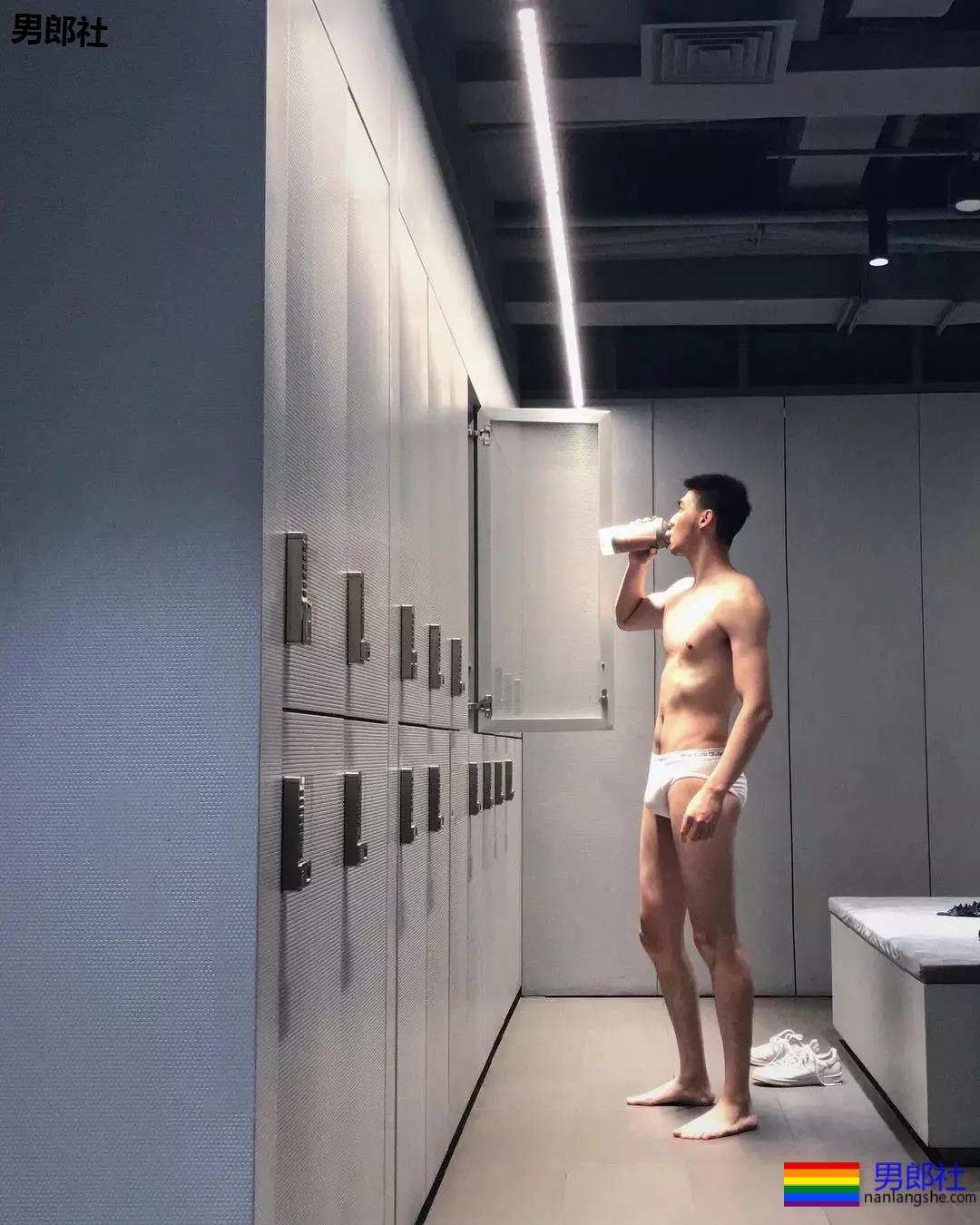 “特长”短裤寸头小奶狗，99%的人都爱他的白袜翘臀大长腿~ - 51虹马