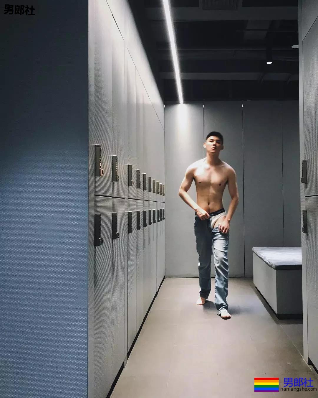 “特长”短裤寸头小奶狗，99%的人都爱他的白袜翘臀大长腿~ - 51虹马